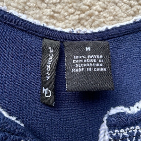 New Directions M navy blue and white sleeveless top - Picture 3 of 6